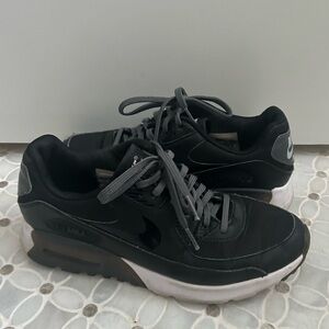 Women's Nike Black Sneakers 8.5
